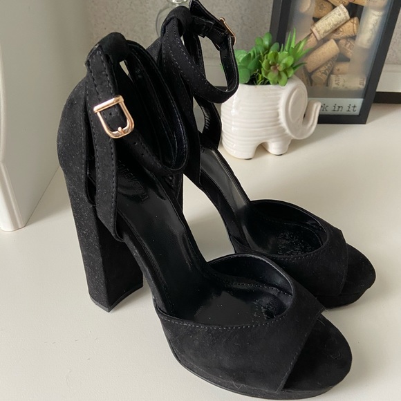 Forever 21 Shoes - Forever 21 Black Heels